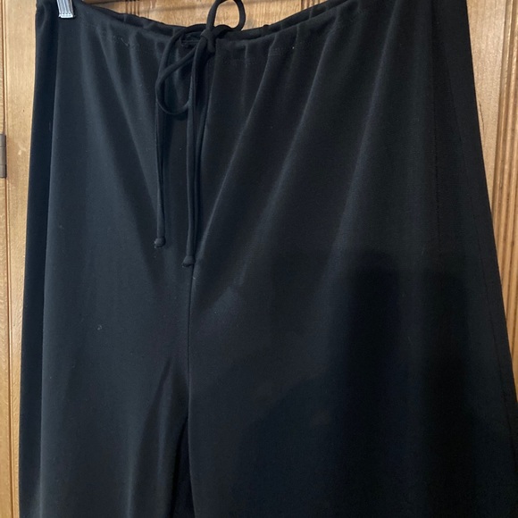 Relaxed drawstring pant. Polyester crepe fabric - Picture 6 of 9